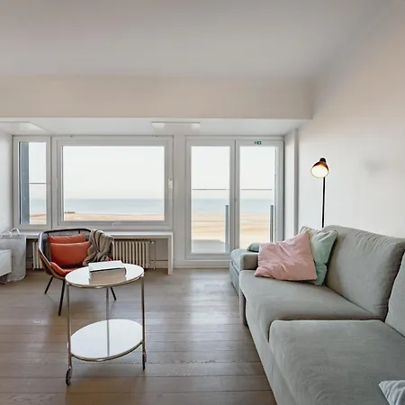 St- Tropez With Seaview & Parking By Interhome Lägenhet Oostende